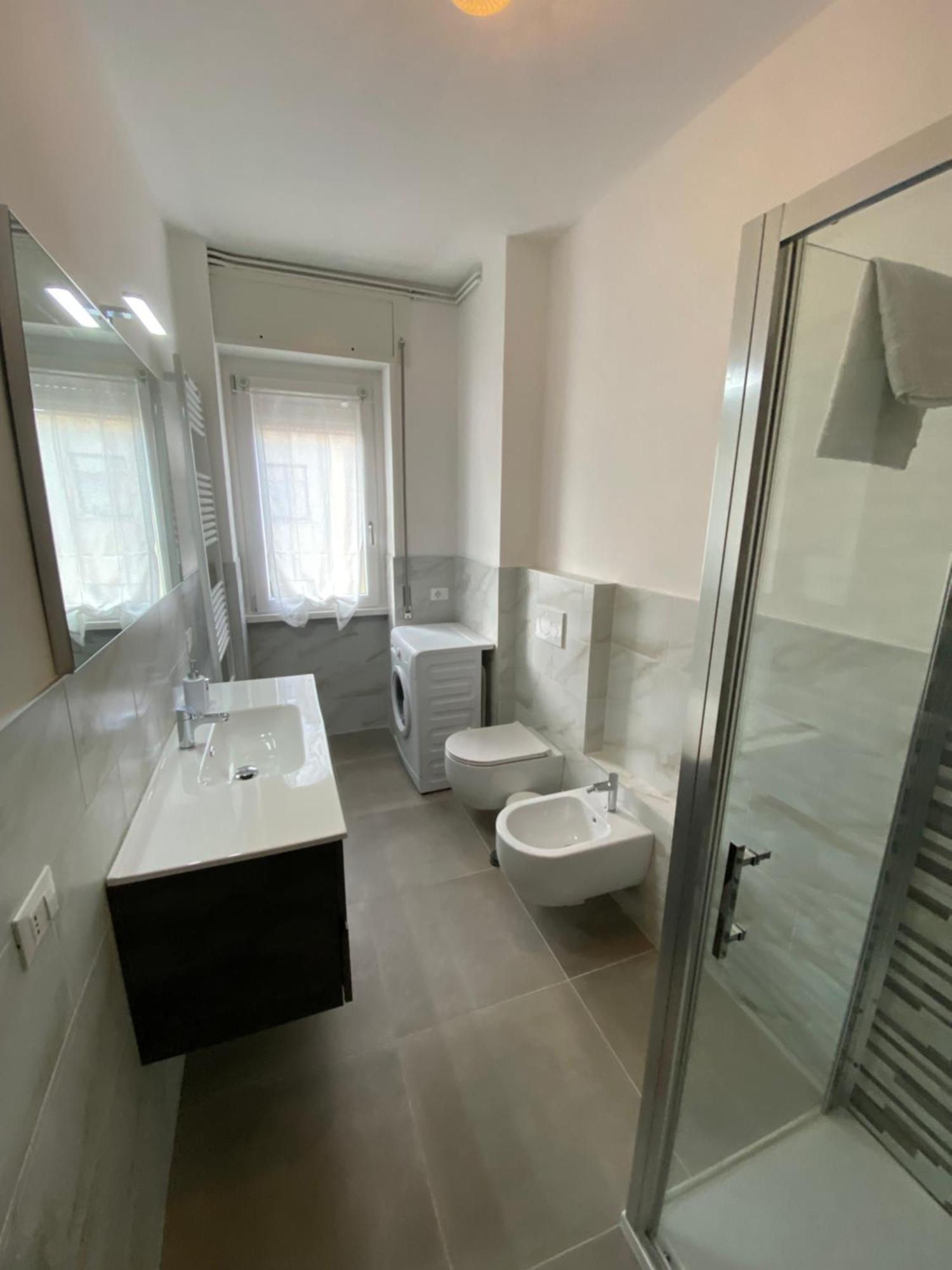 Cozy Lake Como Apartments วัลมาเดรรา ภายนอก รูปภาพ