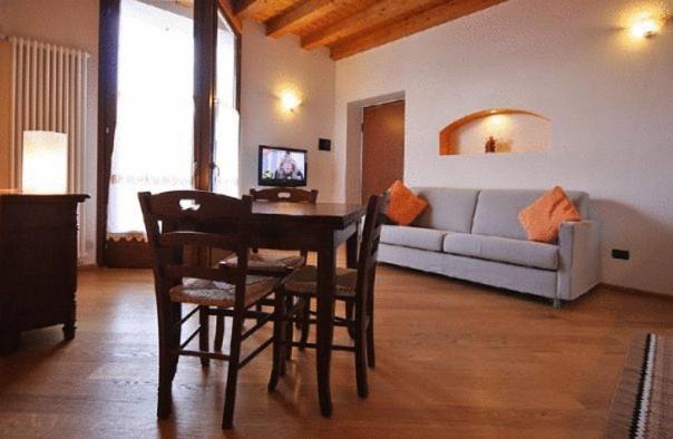 Cozy Lake Como Apartments วัลมาเดรรา ภายนอก รูปภาพ