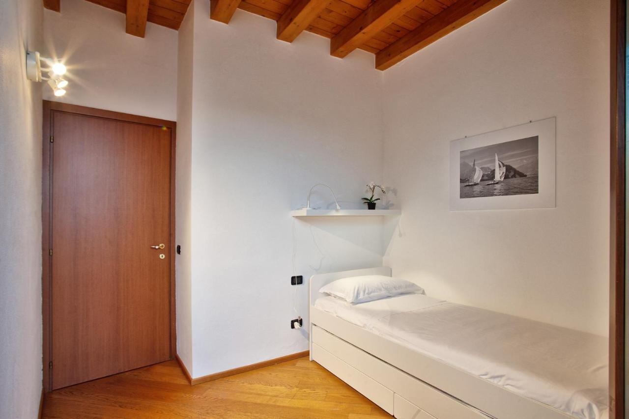 Cozy Lake Como Apartments วัลมาเดรรา ภายนอก รูปภาพ
