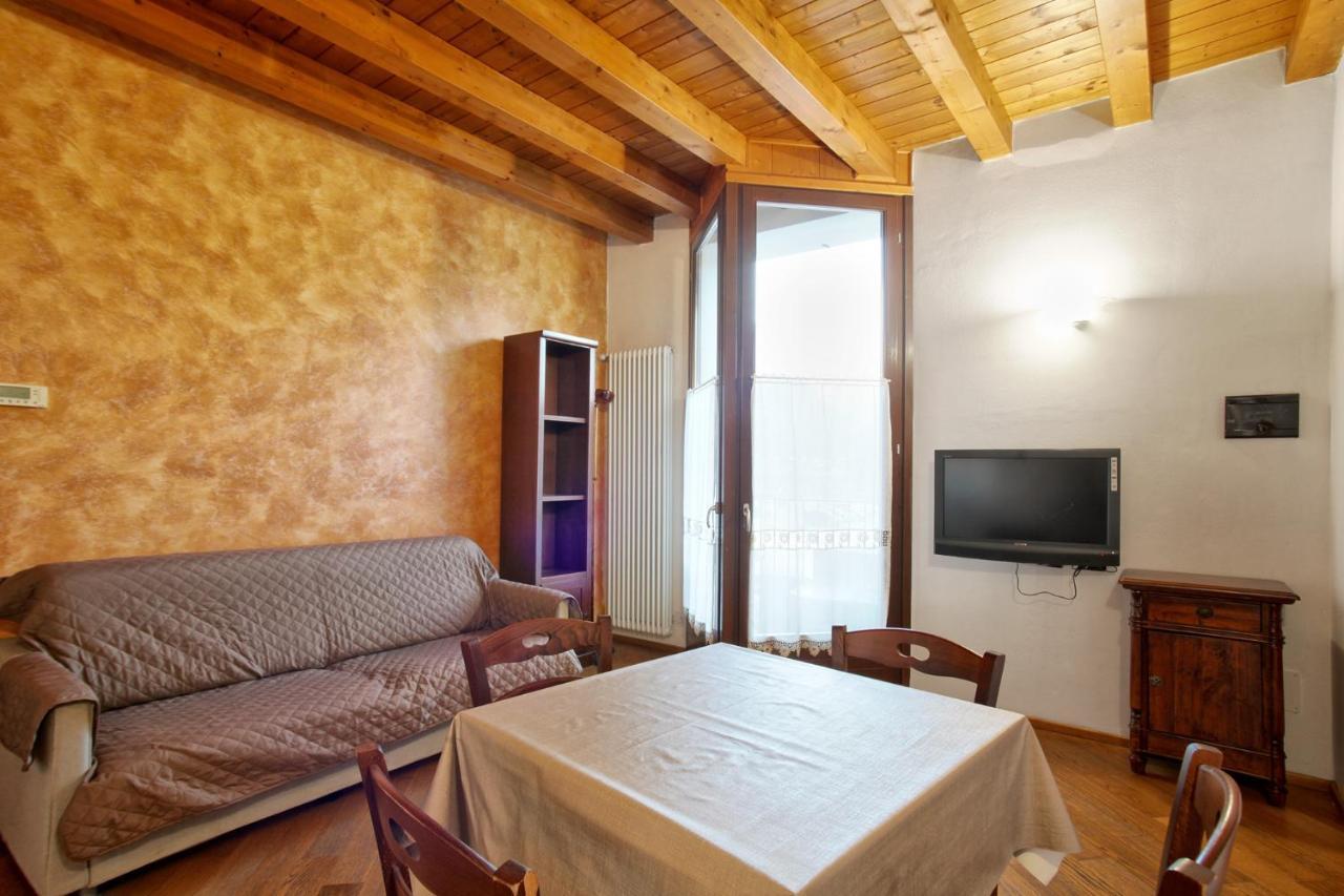 Cozy Lake Como Apartments วัลมาเดรรา ภายนอก รูปภาพ